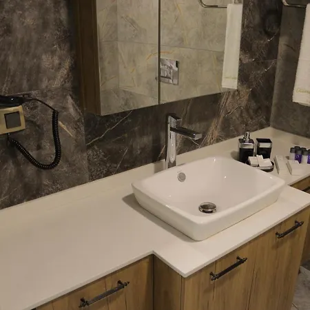 מלון Olivera Suites *